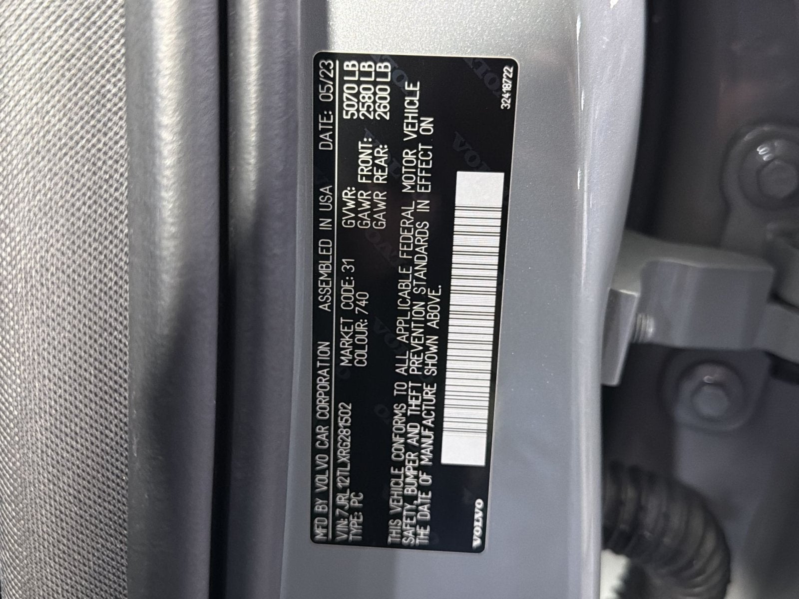 2024 Volvo S60 B5 Plus Dark Theme