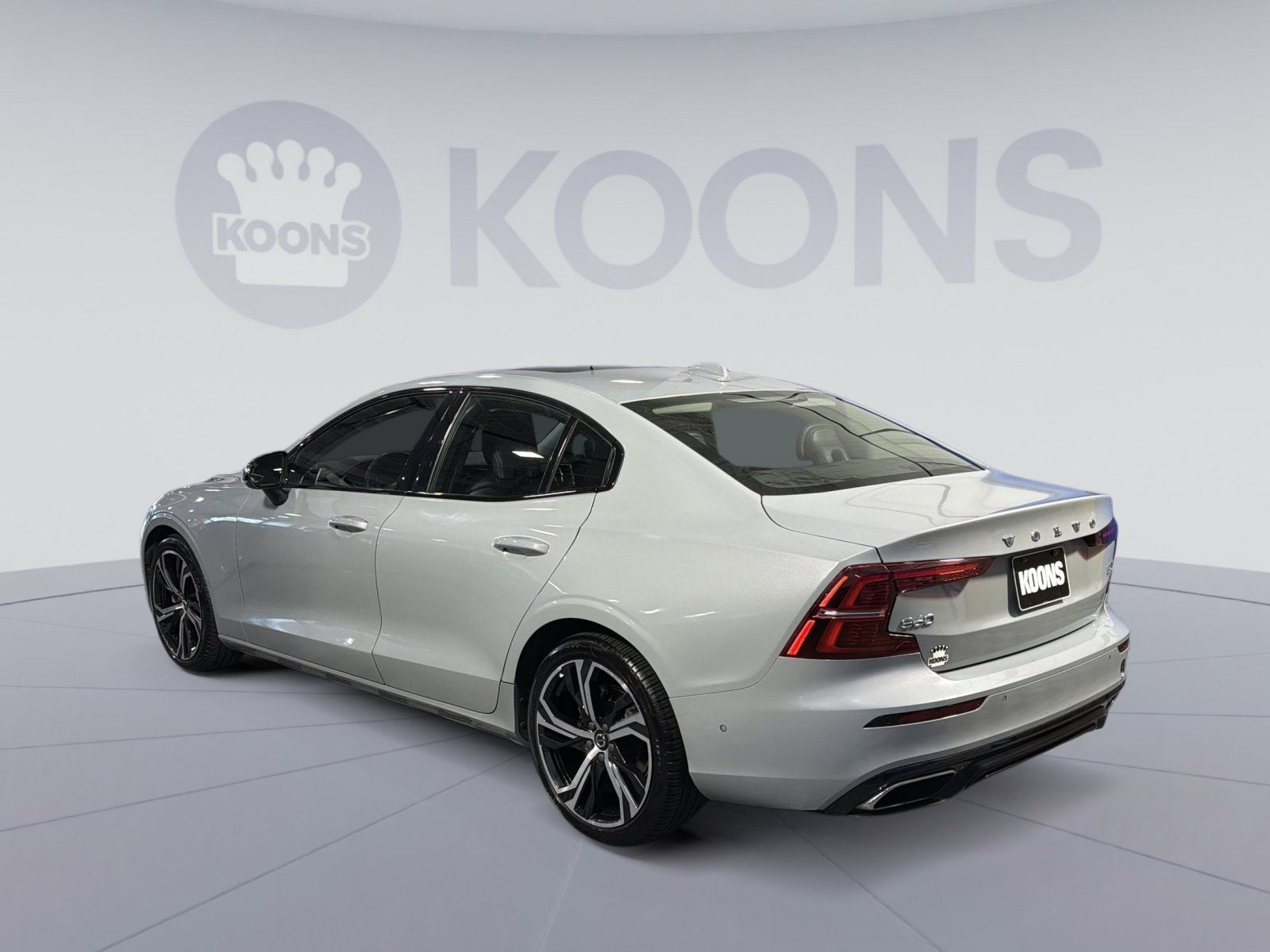 2024 Volvo S60 B5 Plus Dark Theme