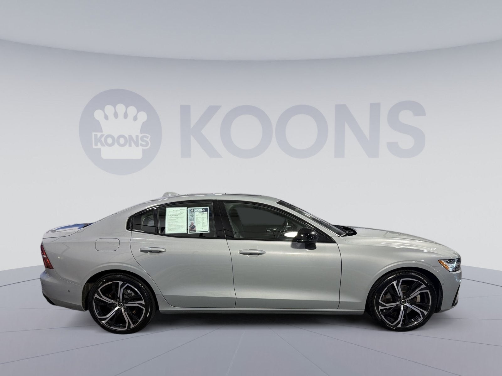 2024 Volvo S60 B5 Plus Dark Theme