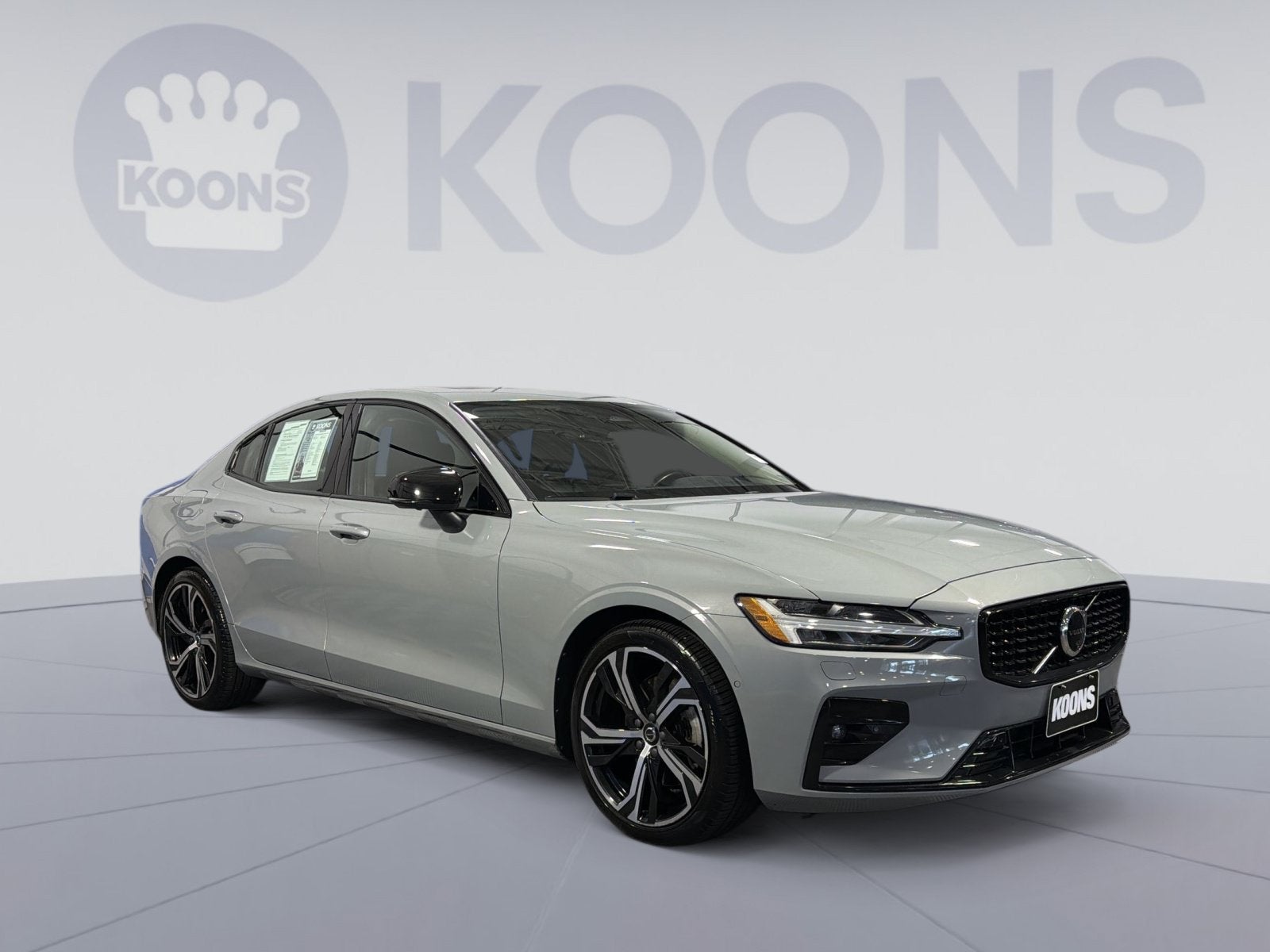 2024 Volvo S60 B5 Plus Dark Theme