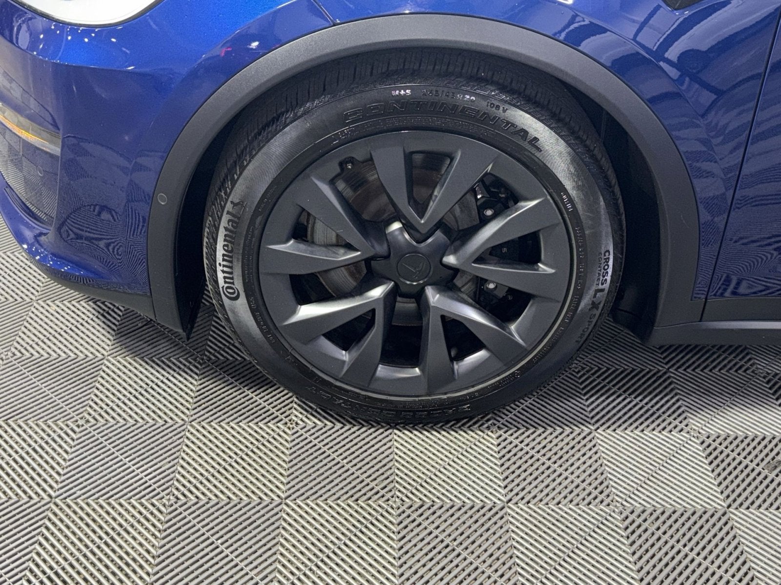 2023 Tesla Model X Standard Range
