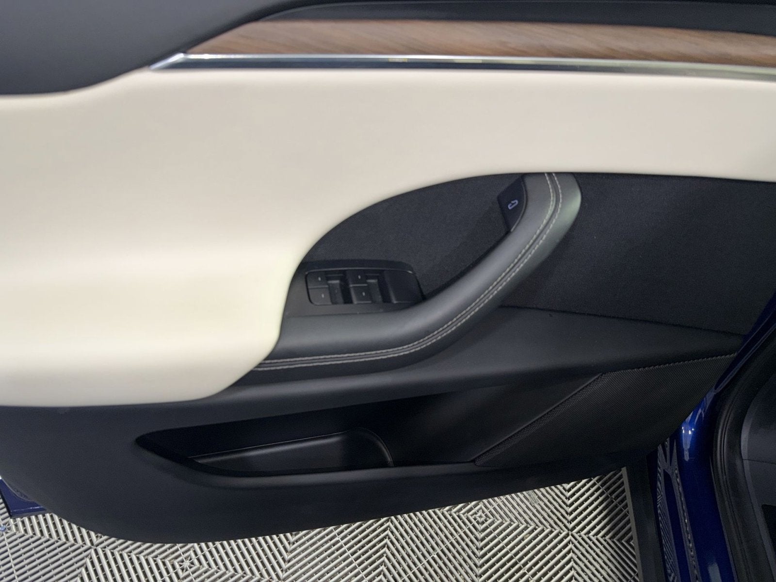 2023 Tesla Model X Standard Range