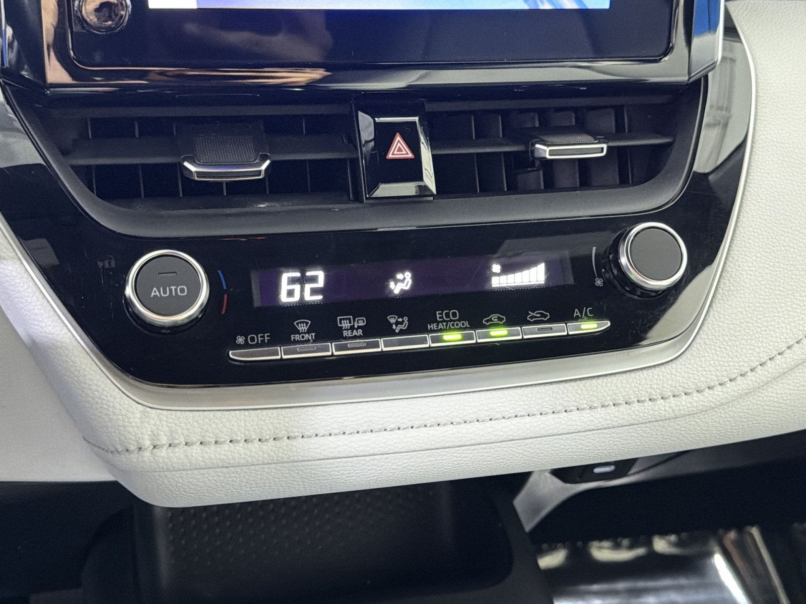 2024 Toyota Corolla Hatchback SE