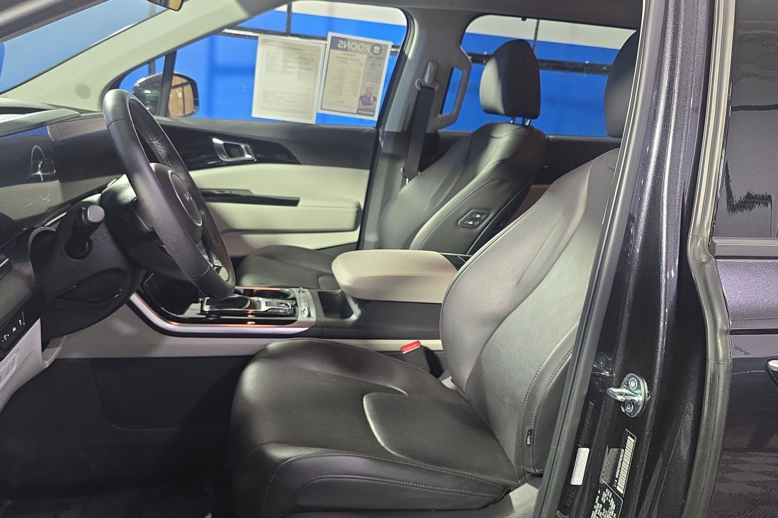 2023 Kia Carnival SX