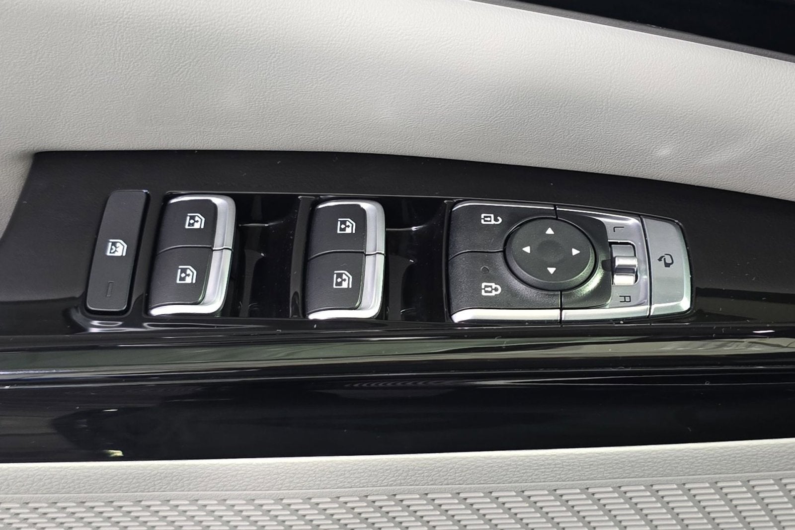 2023 Kia Carnival SX