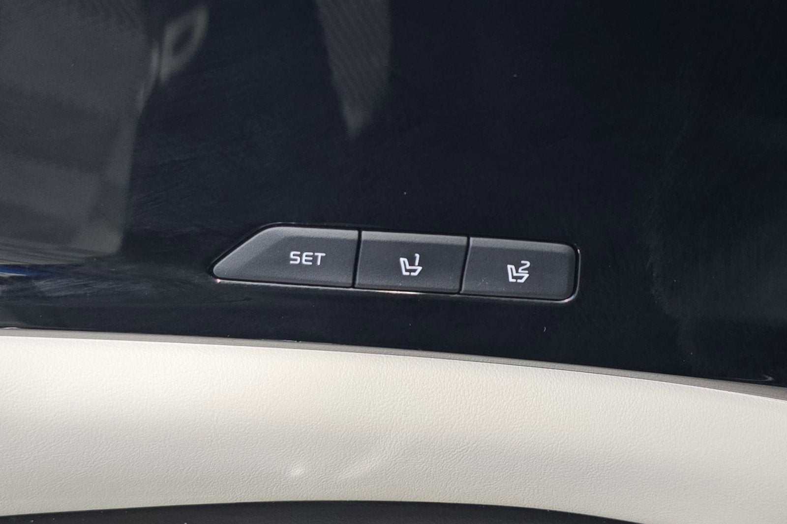 2023 Kia Carnival SX