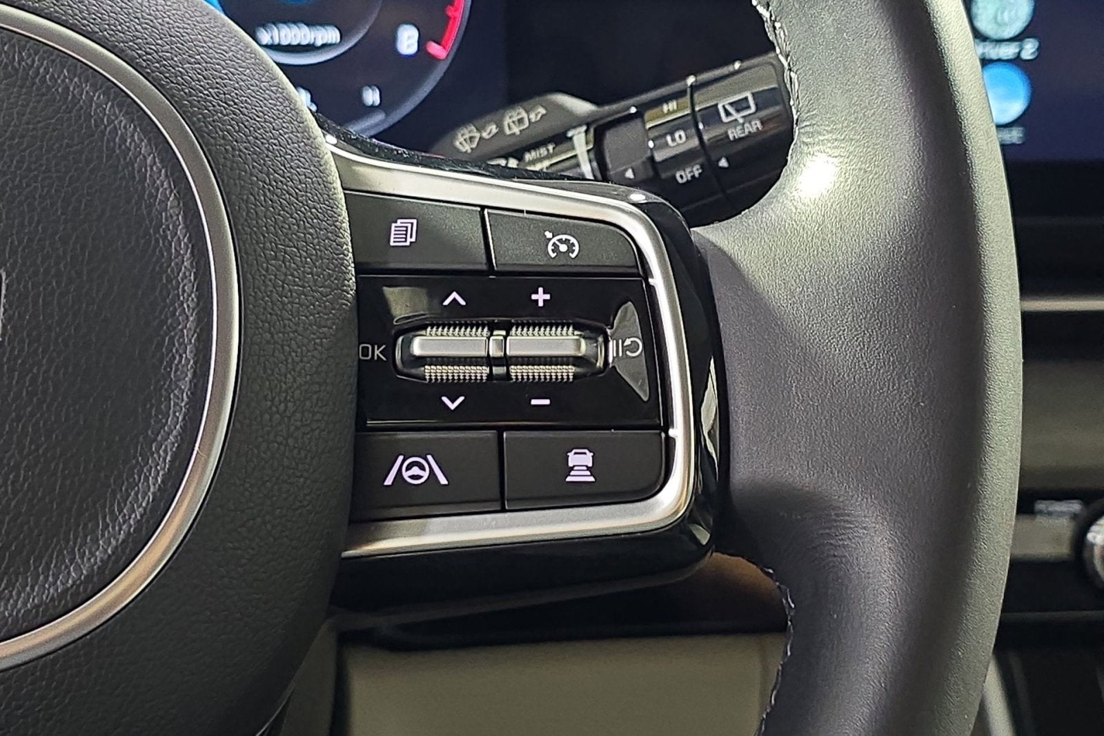 2023 Kia Carnival SX