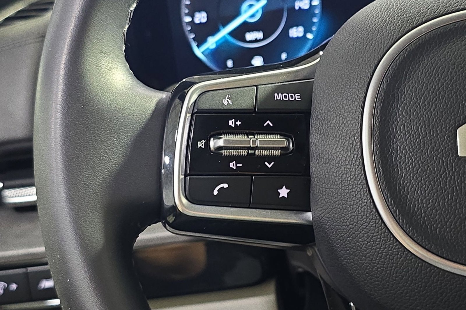 2023 Kia Carnival SX