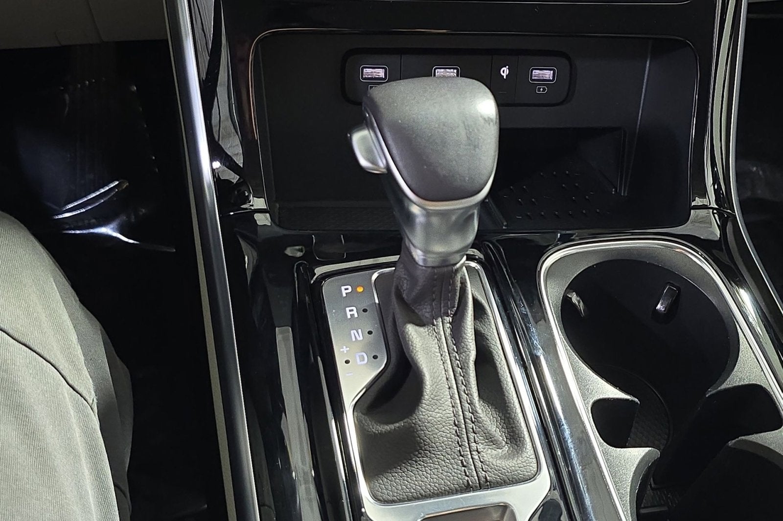 2023 Kia Carnival SX