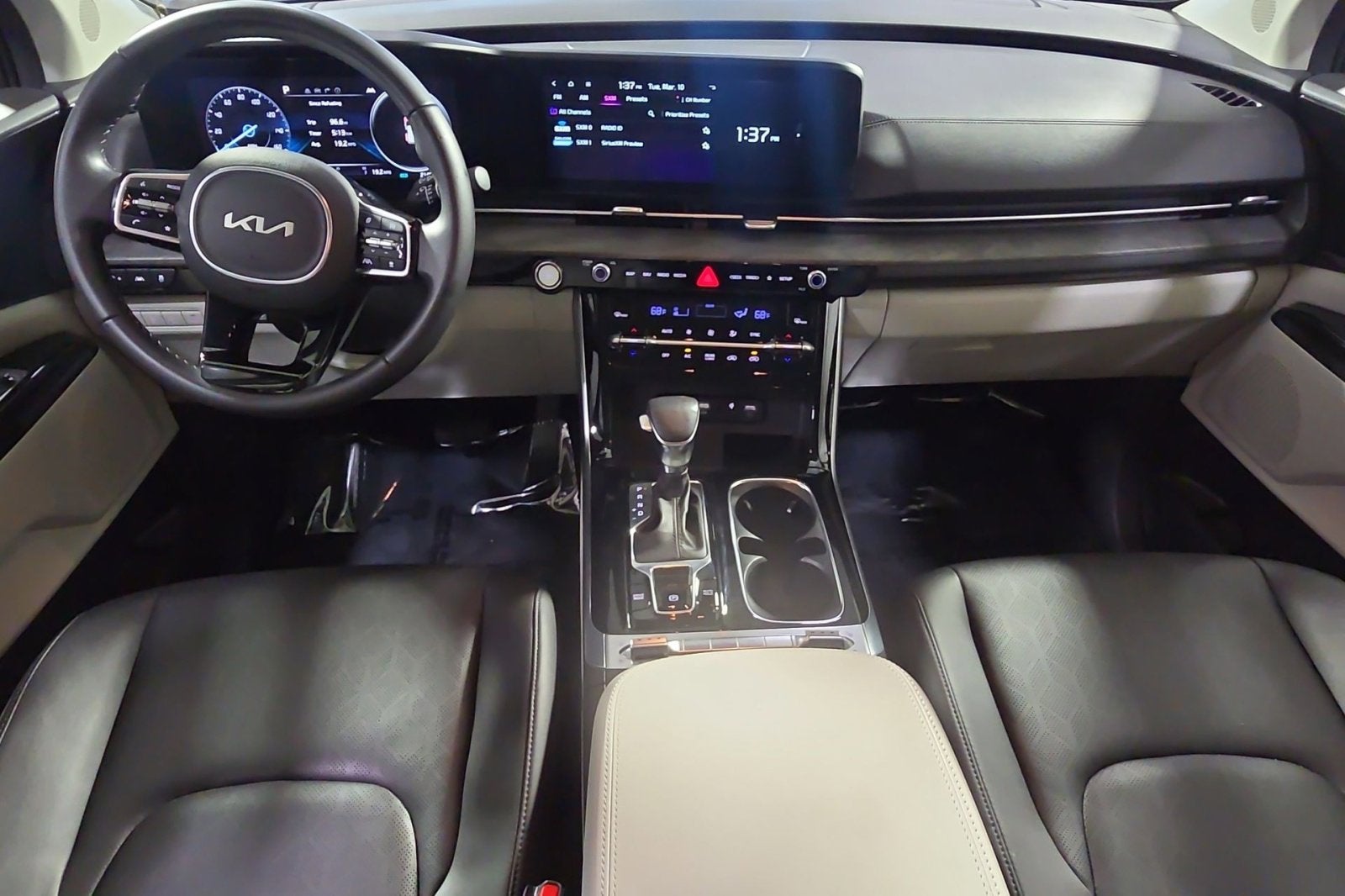 2023 Kia Carnival SX