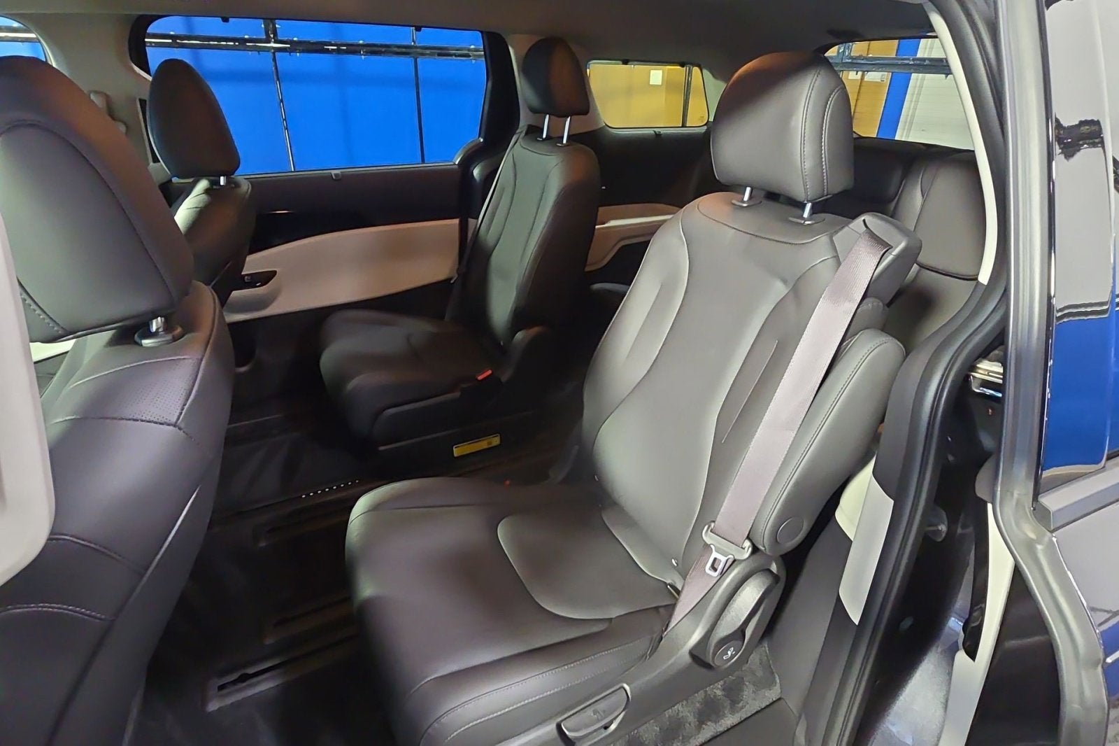 2023 Kia Carnival SX