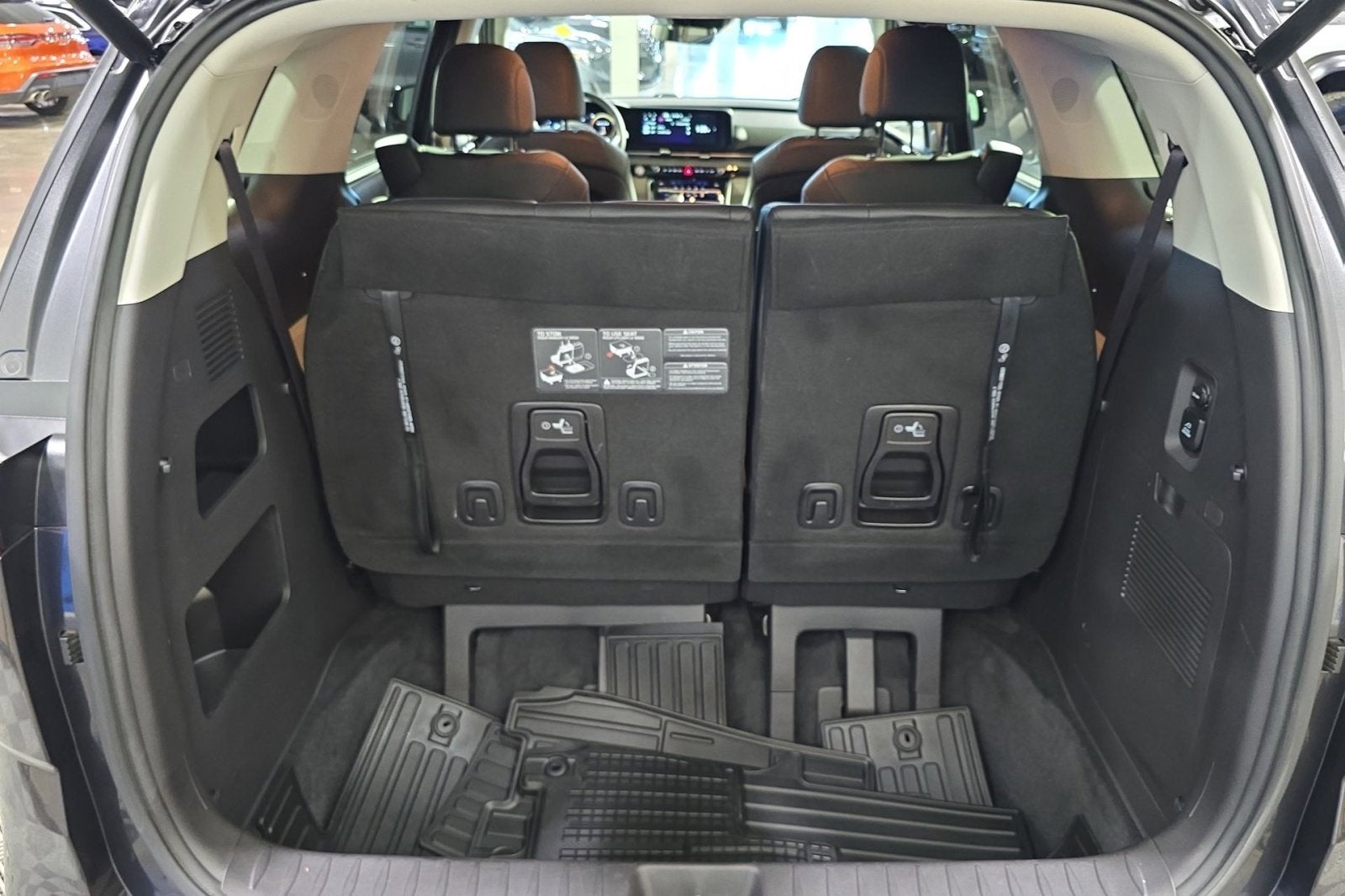 2023 Kia Carnival SX