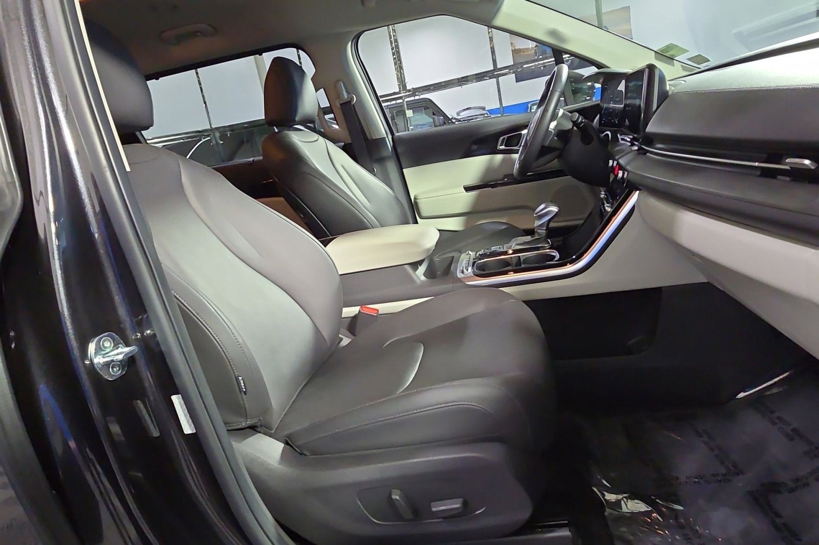 2023 Kia Carnival SX