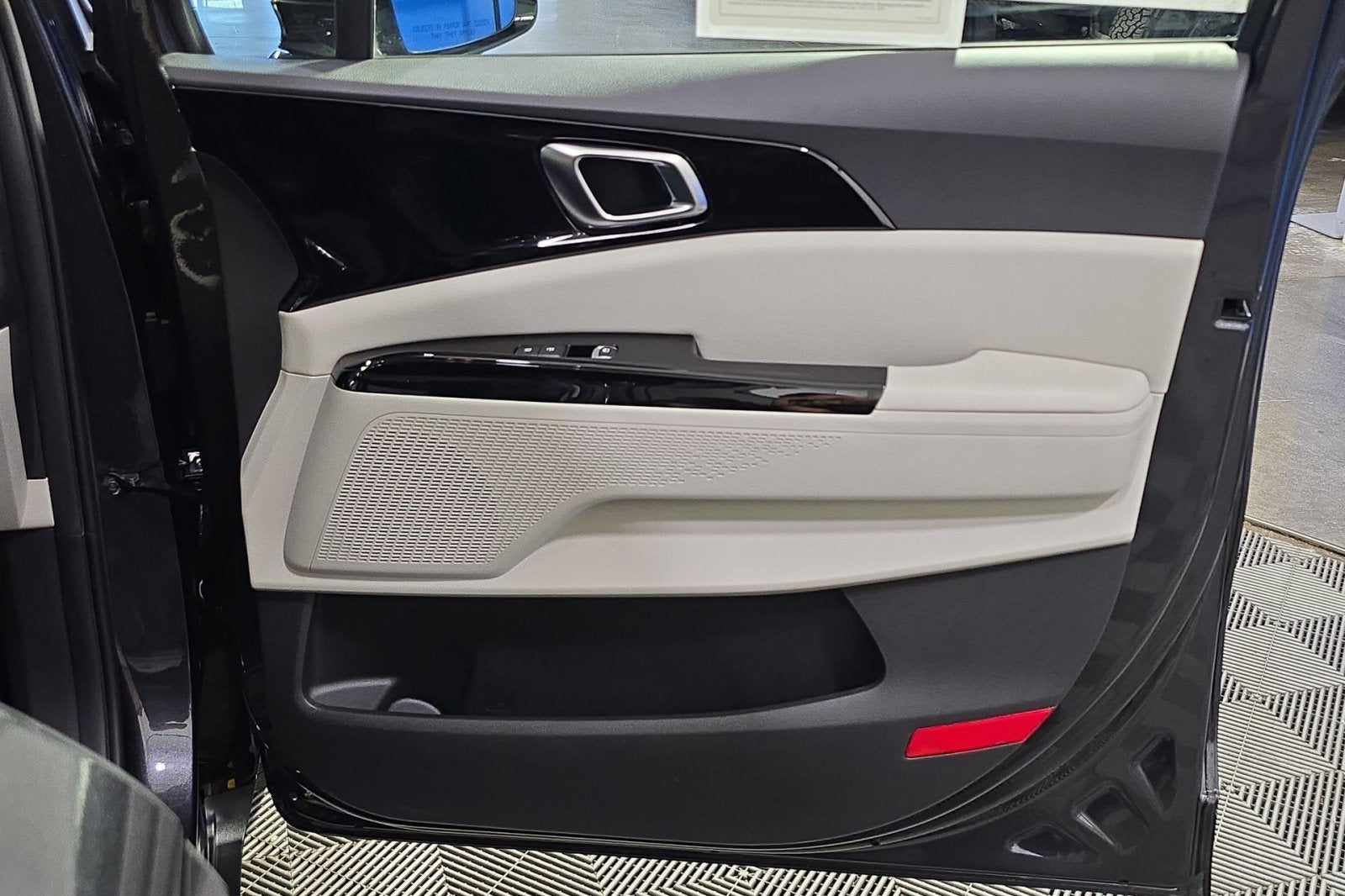 2023 Kia Carnival SX