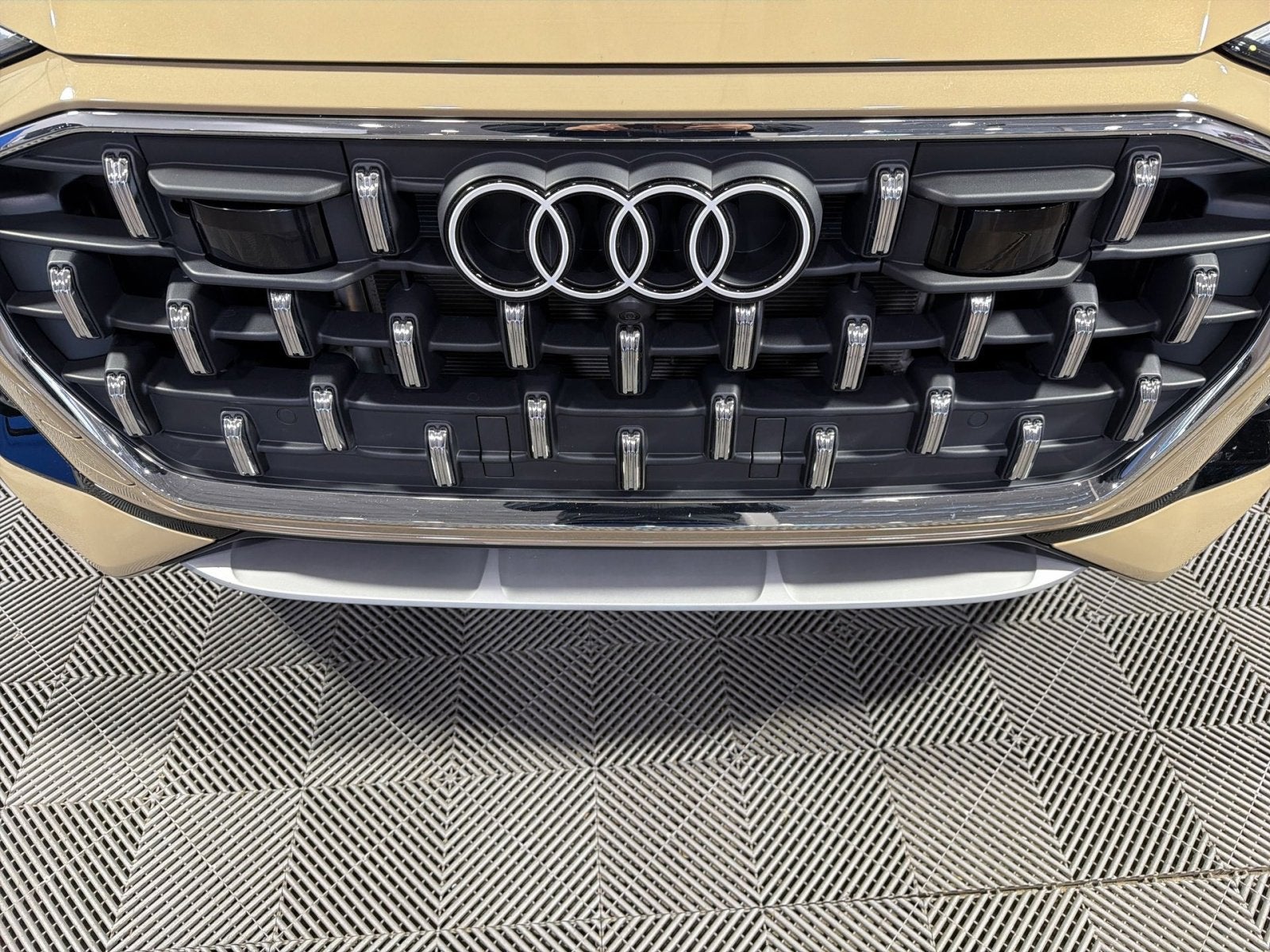 2025 Audi Q8 55 Premium Plus