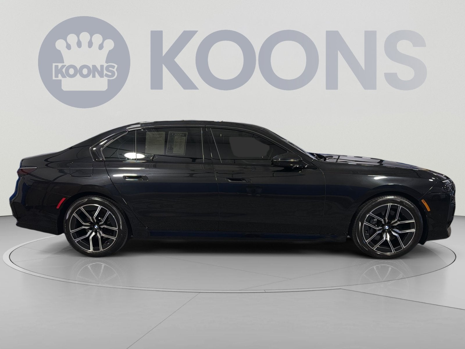 2023 BMW 7 Series 740i