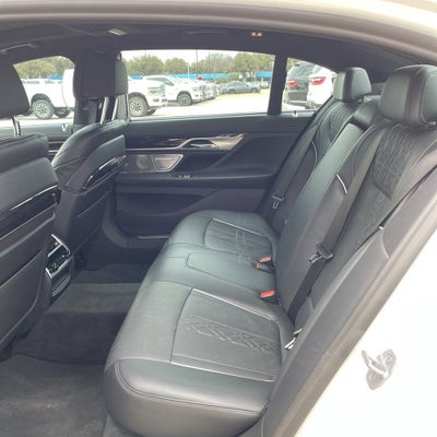 2022 BMW 7 Series 740i