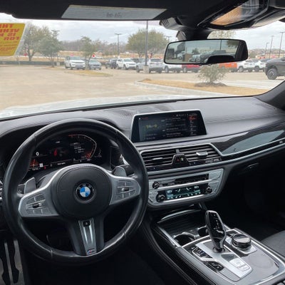 2022 BMW 7 Series 740i