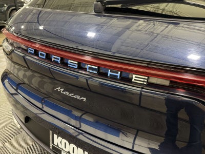 2021 Porsche Macan Base