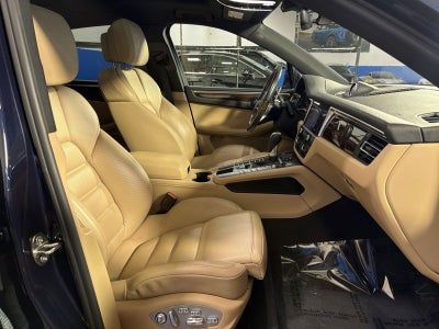 2021 Porsche Macan Base