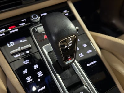 2023 Porsche Cayenne Platinum Edition