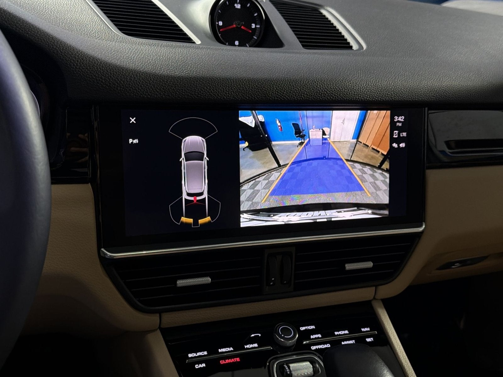 2023 Porsche Cayenne Platinum Edition