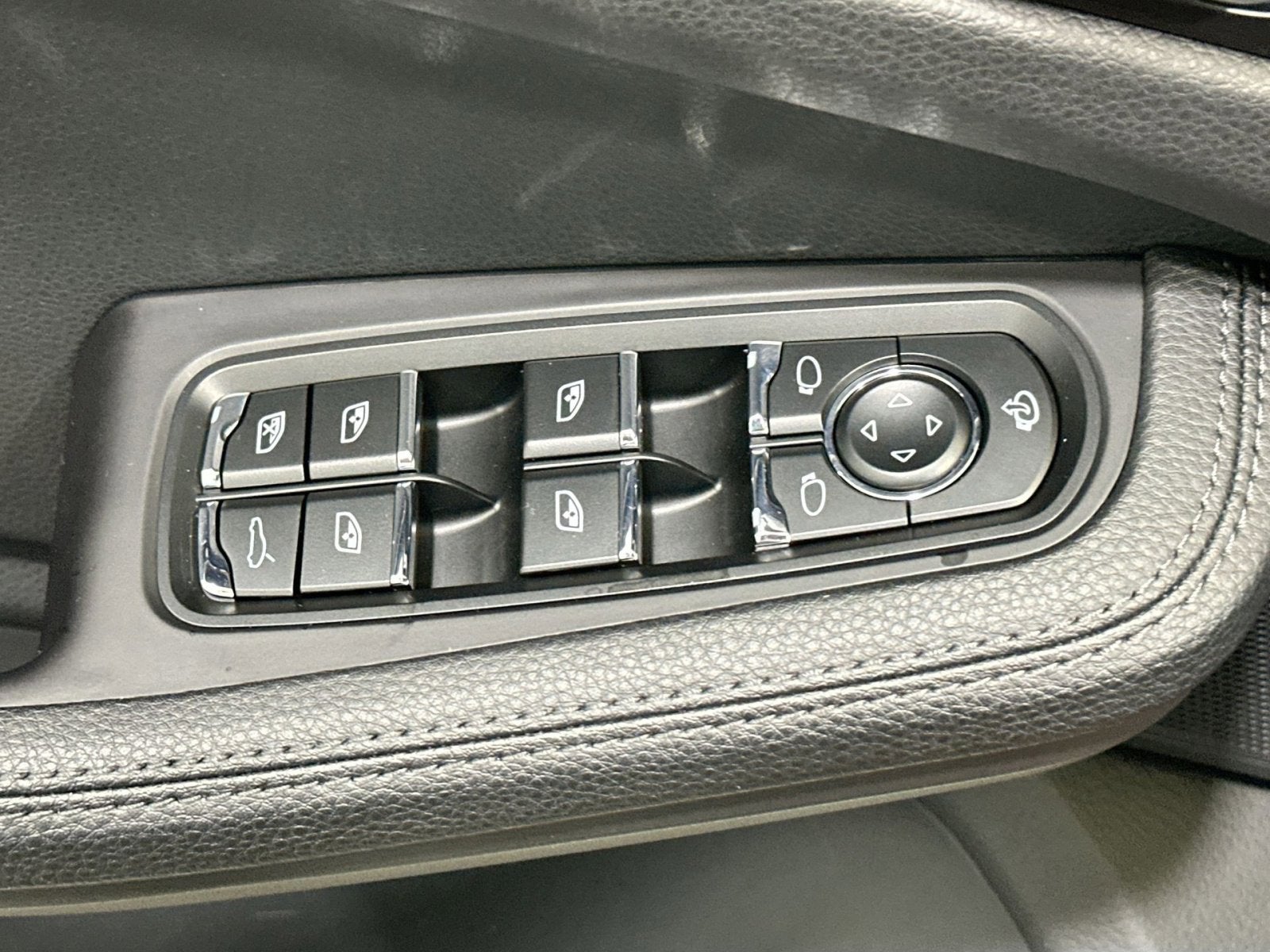 2023 Porsche Macan S