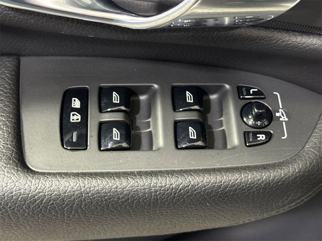 2018 Volvo XC90 T5 Momentum